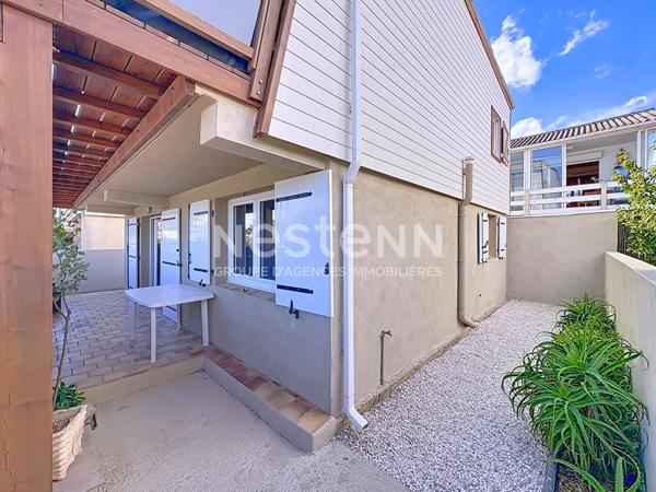 Chalet entièrement rénové à Gruissan de 84 m² avec terrasse de 23 m² sur un terrain de 132 m² en pleine propriété avec ox.