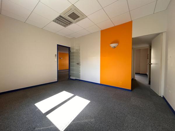 CENTRE-VILLE - LOCAL PROFESSIONNEL DE 381 m² , La roche sur yon CENTRE-VILLE - LOCAL PROFESSIONNEL DE 381 m² , La roche sur yon