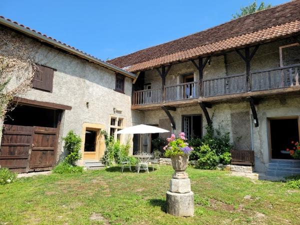 À vendre - Maison traditionnelle, 8 pièces située à Sauveterre-de-Béarn (64390)