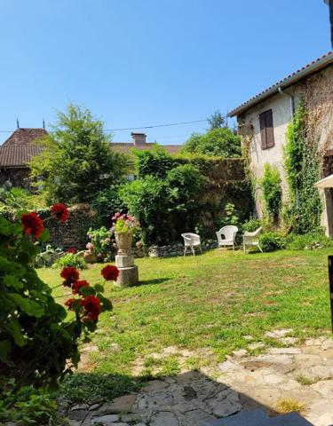 À vendre - Maison traditionnelle, 8 pièces située à Sauveterre-de-Béarn (64390)