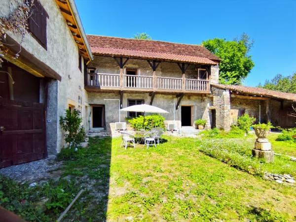 À vendre - Maison traditionnelle, 8 pièces située à Sauveterre-de-Béarn (64390)