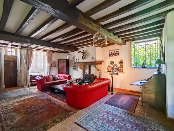 À vendre - Maison traditionnelle, 8 pièces située à Sauveterre-de-Béarn (64390)