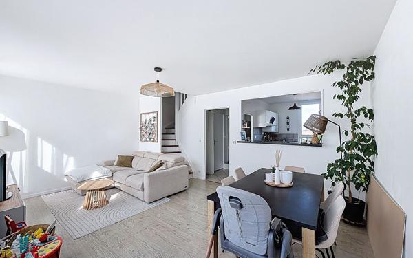 Appartement à vendre    3 pièces • 63,18 m2 Voisins-le-Bretonneux