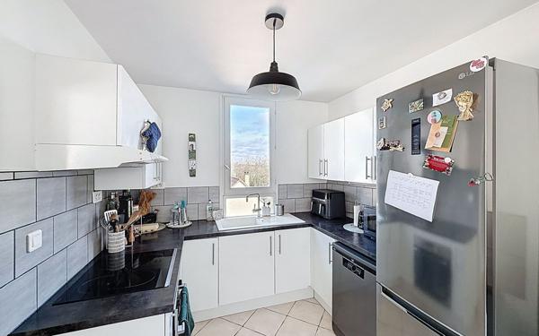 Appartement à vendre    3 pièces • 63,18 m2 Voisins-le-Bretonneux