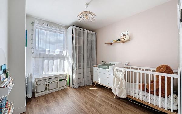 Appartement à vendre    3 pièces • 63,18 m2 Voisins-le-Bretonneux