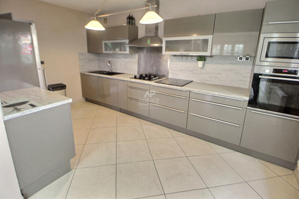 Maison Chanteloup Les Vignes 7 pièce(s) €379 500 ** - Référence 1007