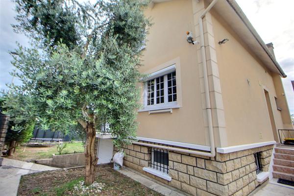 Maison Chanteloup Les Vignes 7 pièce(s) €379 500 ** - Référence 1007