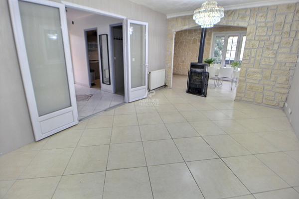 Maison Chanteloup Les Vignes 7 pièce(s) €379 500 ** - Référence 1007