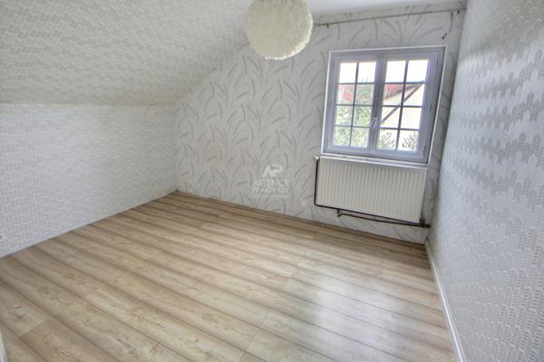 Maison Chanteloup Les Vignes 7 pièce(s) €379 500 ** - Référence 1007