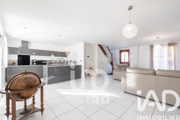 Maison à vendre 10 pièces 200 m² Les Mureaux
