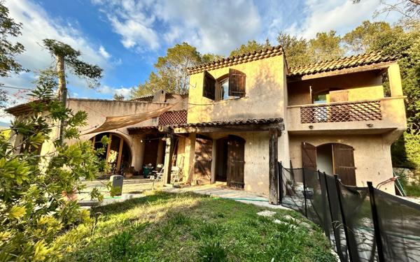 Maison à vendre    6 pièces • 166,88 m2 Roquefort-les-Pins