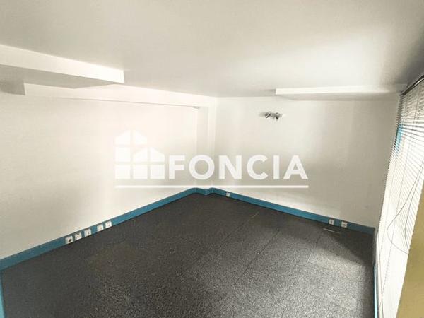 Location Local commercial 3 pièces 91.2 m² - 44 RUE JULES LEDIN St Etienne 42000