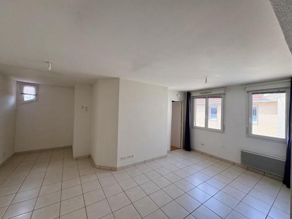APPARTEMENT T2 A LOUER A RIORGES - CANAUX