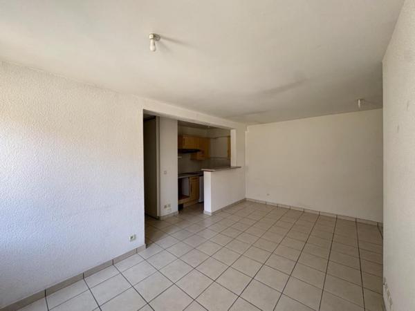 APPARTEMENT T2 A LOUER A RIORGES - CANAUX