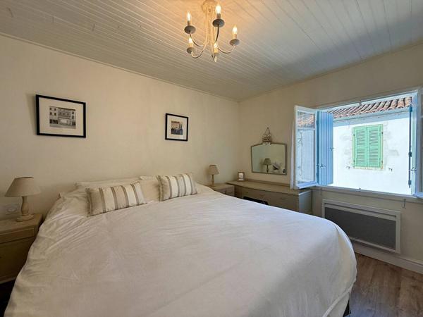 Maison La Flotte 6 pièces 105 m² au coeur du village