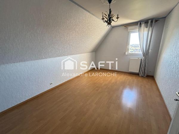 Maison idéalement située, avec une vue dégagée, et proche des commerces