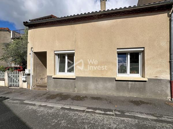 Plain-pied rénové de type 3 avec terrasse et jardin.