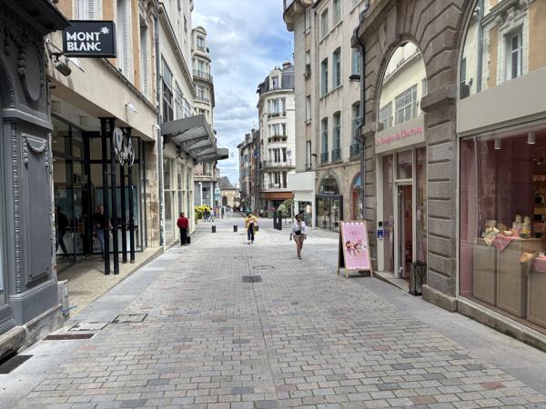 Immeuble
        
        - 312 m² 795 000 € *