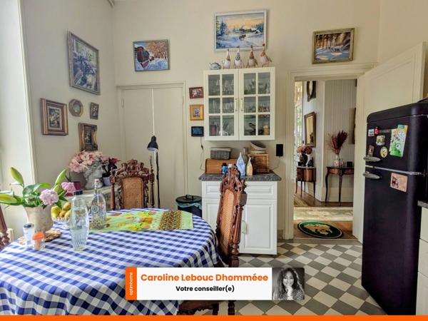 Demeure bourgeoise restaurée avec parc paysager et maison d'amis en centre-ville de Mamers