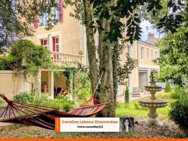 Demeure bourgeoise restaurée avec parc paysager et maison d'amis en centre-ville de Mamers