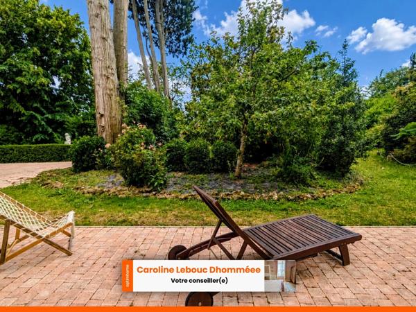 Demeure bourgeoise restaurée avec parc paysager et maison d'amis en centre-ville de Mamers