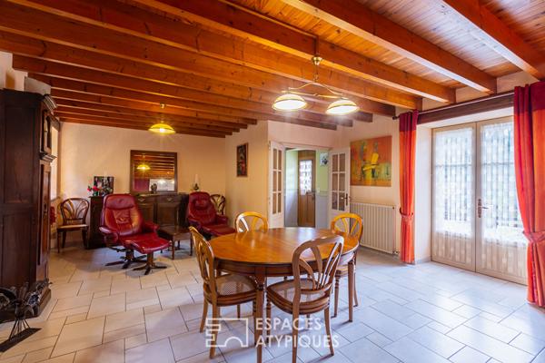 Ambiance bucolique, ancien moulin et sa maison d’habitation- grand terrain – 3 étangs