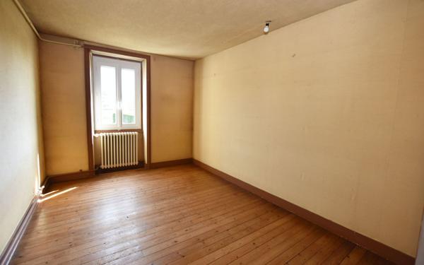 Maison à vendre    6 pièces • 175 m2 Pouilly-sous-Charlieu