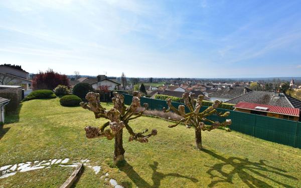 Maison à vendre    6 pièces • 175 m2 Pouilly-sous-Charlieu