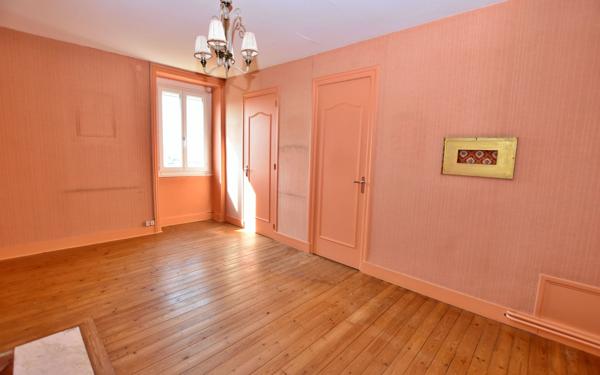 Maison à vendre    6 pièces • 175 m2 Pouilly-sous-Charlieu