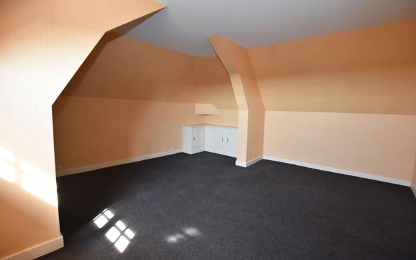 Maison à vendre    6 pièces • 175 m2 Pouilly-sous-Charlieu