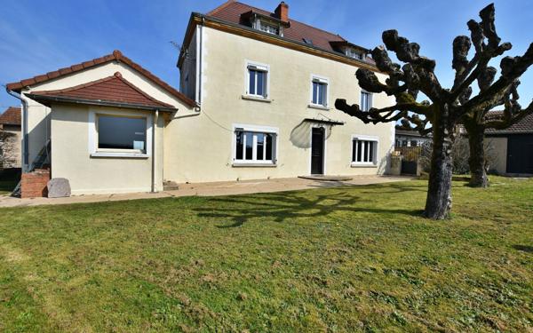 Maison à vendre    6 pièces • 175 m2 Pouilly-sous-Charlieu
