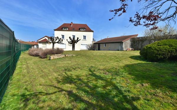Maison à vendre    6 pièces • 175 m2 Pouilly-sous-Charlieu