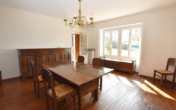 Maison à vendre    6 pièces • 175 m2 Pouilly-sous-Charlieu