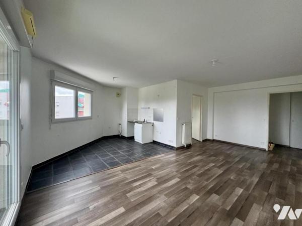 A VENDRE - Appartement 2 chambres - 2 places de parking - balcon
