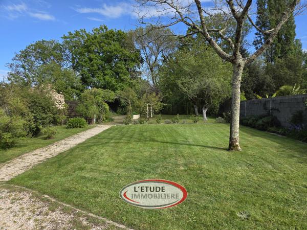 Ste Pazanne bourg : Maison rénovée de 143 m², terrasses et carport sur 1000 m² de jardin !