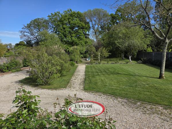 Ste Pazanne bourg : Maison rénovée de 143 m², terrasses et carport sur 1000 m² de jardin !