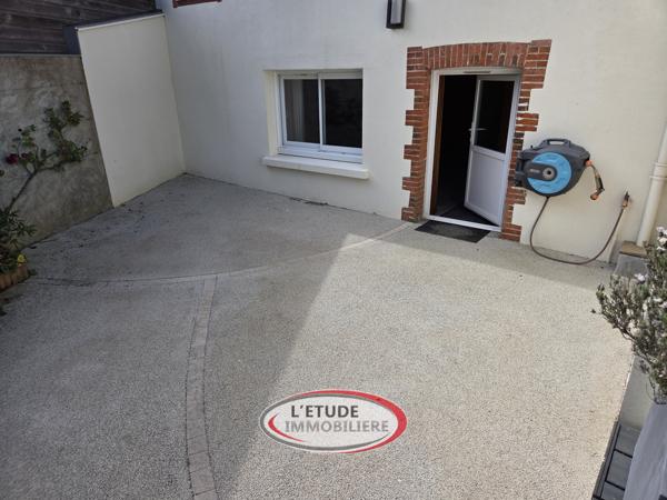 Ste Pazanne bourg : Maison rénovée de 143 m², terrasses et carport sur 1000 m² de jardin !