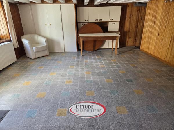 Ste Pazanne bourg : Maison rénovée de 143 m², terrasses et carport sur 1000 m² de jardin !