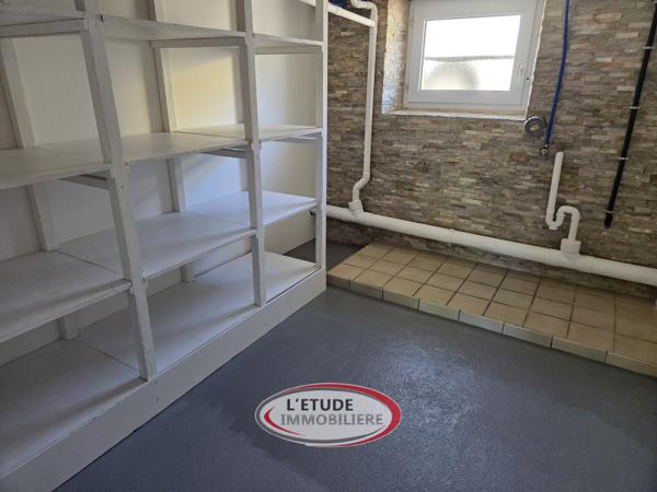 Ste Pazanne bourg : Maison rénovée de 143 m², terrasses et carport sur 1000 m² de jardin !