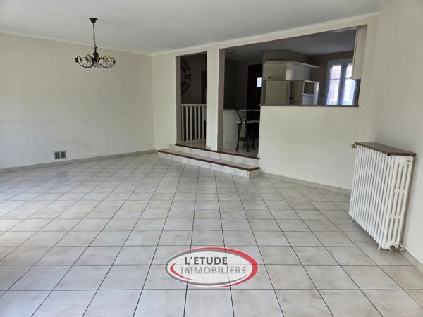 Ste Pazanne bourg : Maison rénovée de 143 m², terrasses et carport sur 1000 m² de jardin !