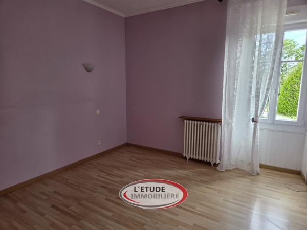 Ste Pazanne bourg : Maison rénovée de 143 m², terrasses et carport sur 1000 m² de jardin !