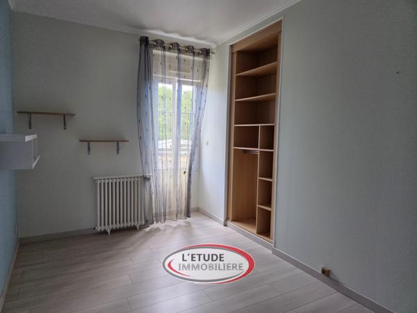 Ste Pazanne bourg : Maison rénovée de 143 m², terrasses et carport sur 1000 m² de jardin !