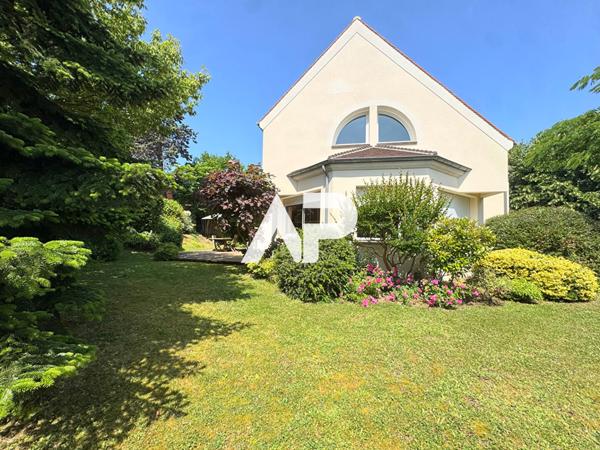 Maison à Montlignon, 7 pièces 186m2 €729 000 ** - Référence 1341
