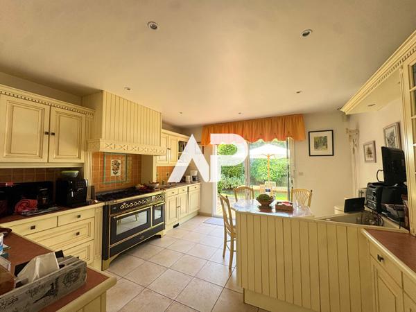 Maison à Montlignon, 7 pièces 186m2 €729 000 ** - Référence 1341