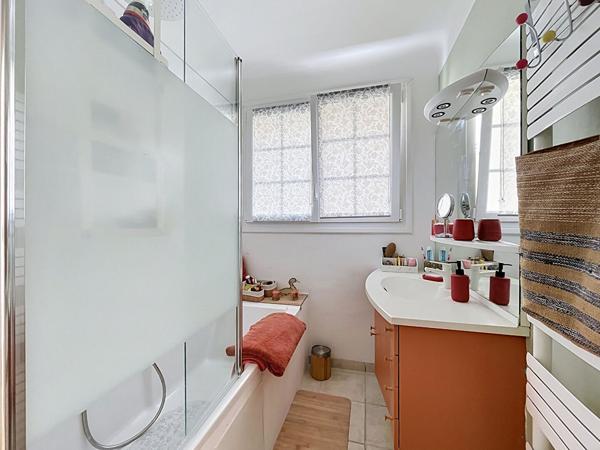 SAINT SEBASTIEN SUR LOIRE MAISON FAMILIALE 5 CHAMBRES 1 BUREAU JARDIN GARAGE