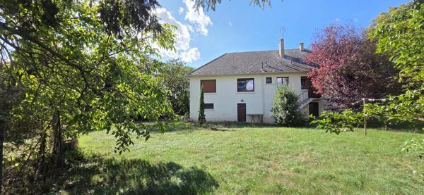 ENSEMBLE IMMOBILIER À FORT POTENTIEL – HANGAR AGRICOLE, STOCKAGE, BOXES À CHEVAUX ET MAISON – ENVIRON 5 000 m² DE TERRAIN