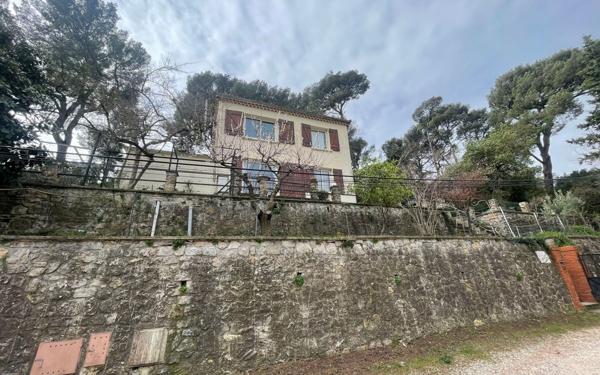 Maison à vendre    5 pièces • 100 m2 Toulon