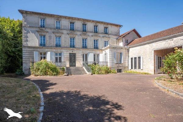 Maison à vendre 525 000 € Châteauneuf-sur-Charente 10 p 456 m² DPE E