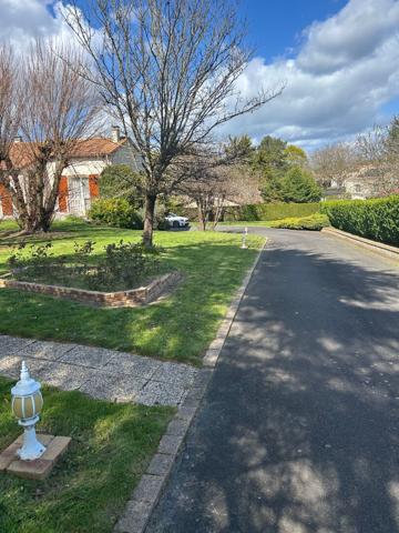 PARTHENAY MAISON SUR SOUS-SOL 180 m2, Parthenay 79200