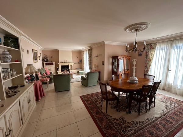 PARTHENAY MAISON SUR SOUS-SOL 180 m2, Parthenay 79200